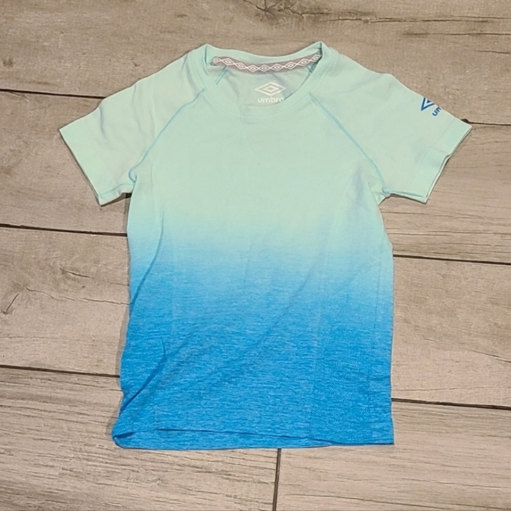 🦔 Umbro blue ombre girls sport tee☀️